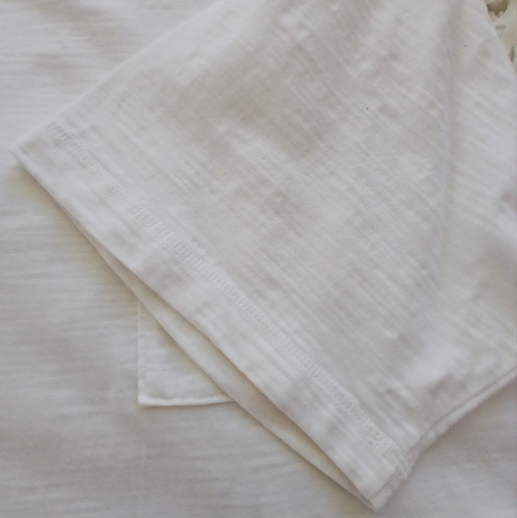 LARGE WHITE TEE NWOT OLD NAVY - Picture 4 of 4